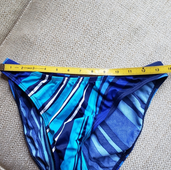 High-waisted triangel top bikini - Picture 7 of 9